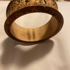 Women’s wooden bracelet